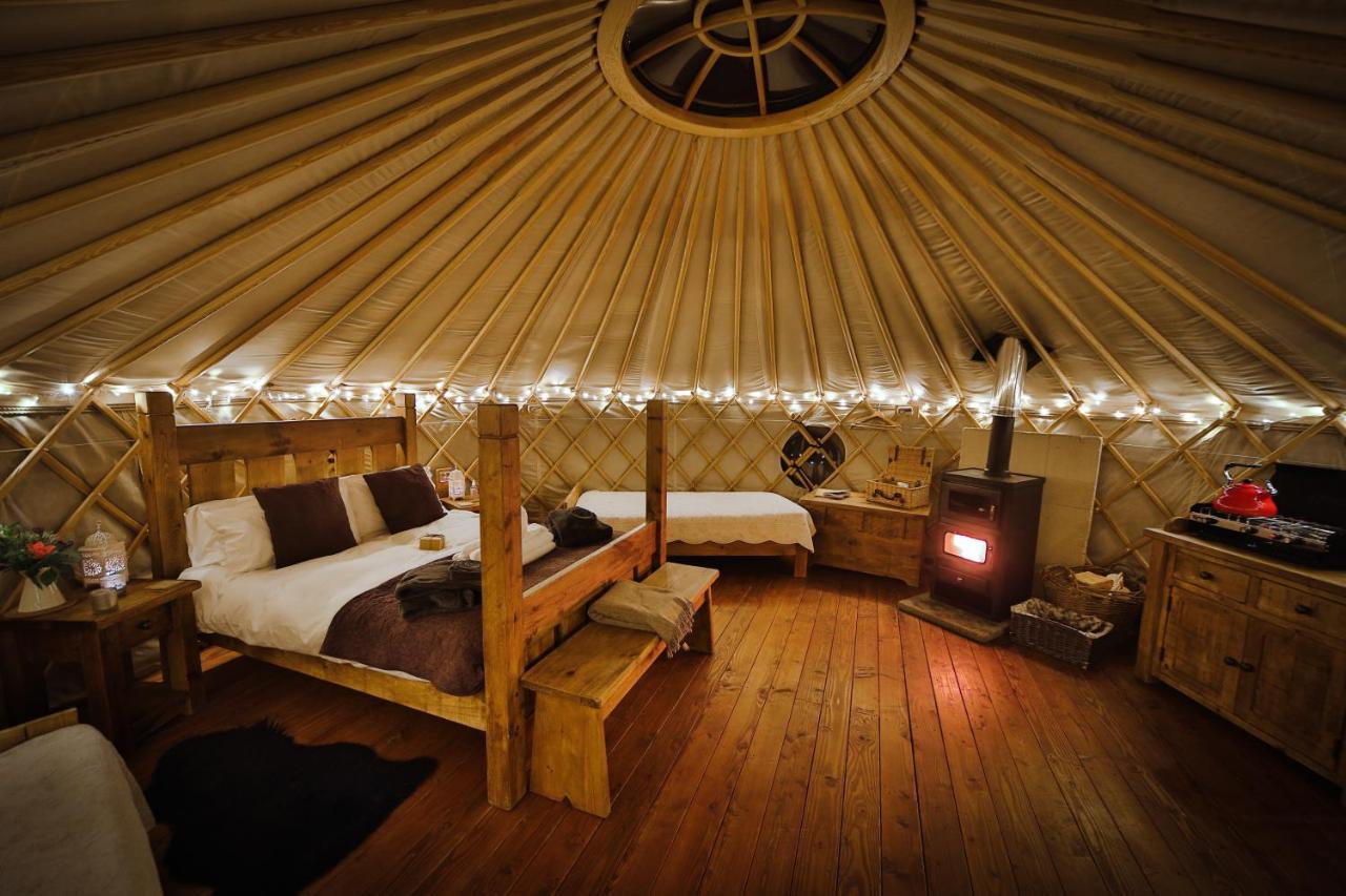 Secret Cloud House Holidays Luxury Yurts With Hot Tubs Cauldon Exterior foto