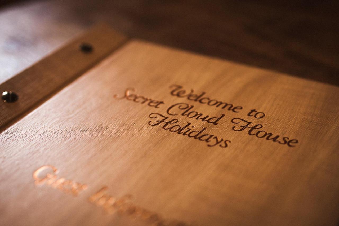 Secret Cloud House Holidays Luxury Yurts With Hot Tubs Cauldon Exterior foto